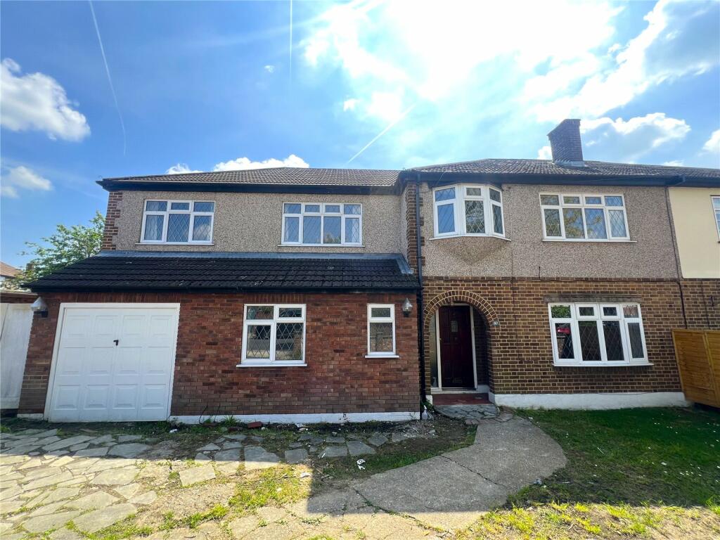 5 bed Semi-Detached House for rent in Romford. From Beresfords Lettings - at Havering 
