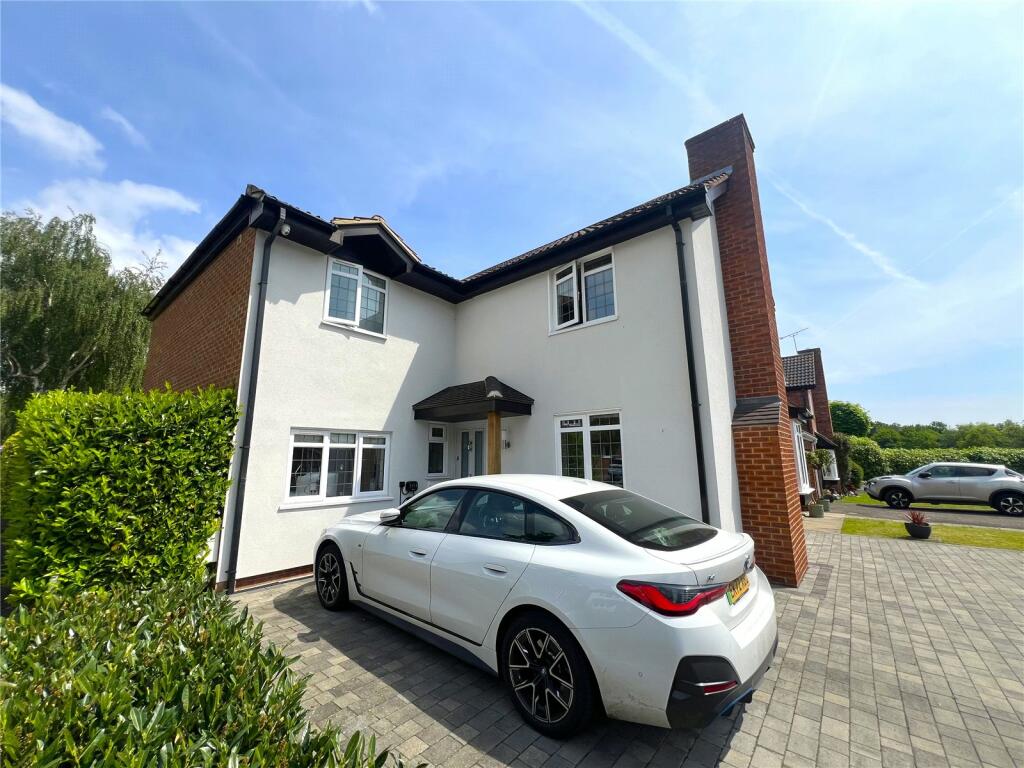4 bed Detached House for rent in Hornchurch. From Beresfords Lettings - at Havering 