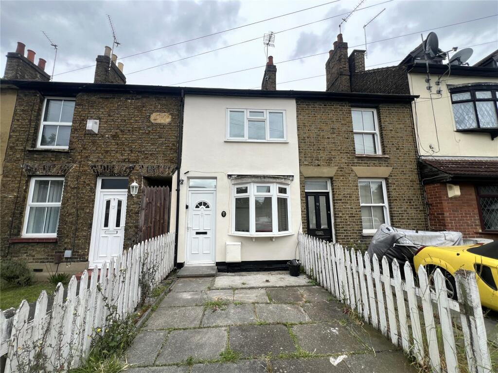 2 bed Mid Terraced House for rent in Romford. From Beresfords Lettings - at Havering