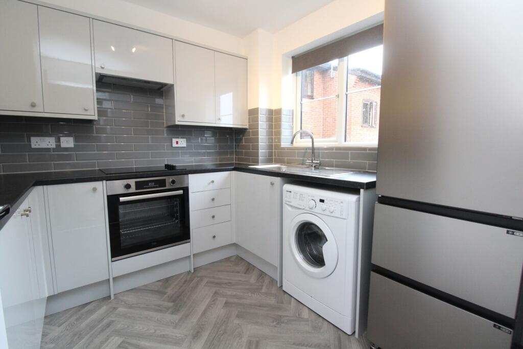 2 bed Apartment for rent in Grays. From Beresfords Lettings - at Havering 2 bed Apartment for rent in Grays. From Beresfords Lettings - at Havering