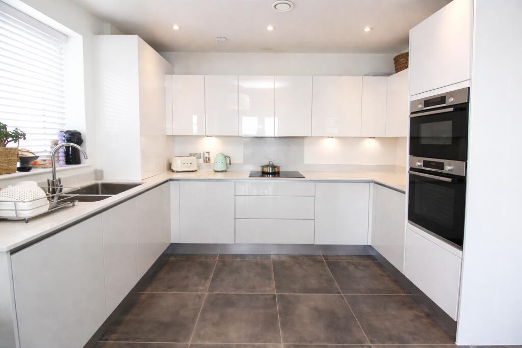 2 bed Apartment for rent in South Weald. From Beresfords - at Upminster