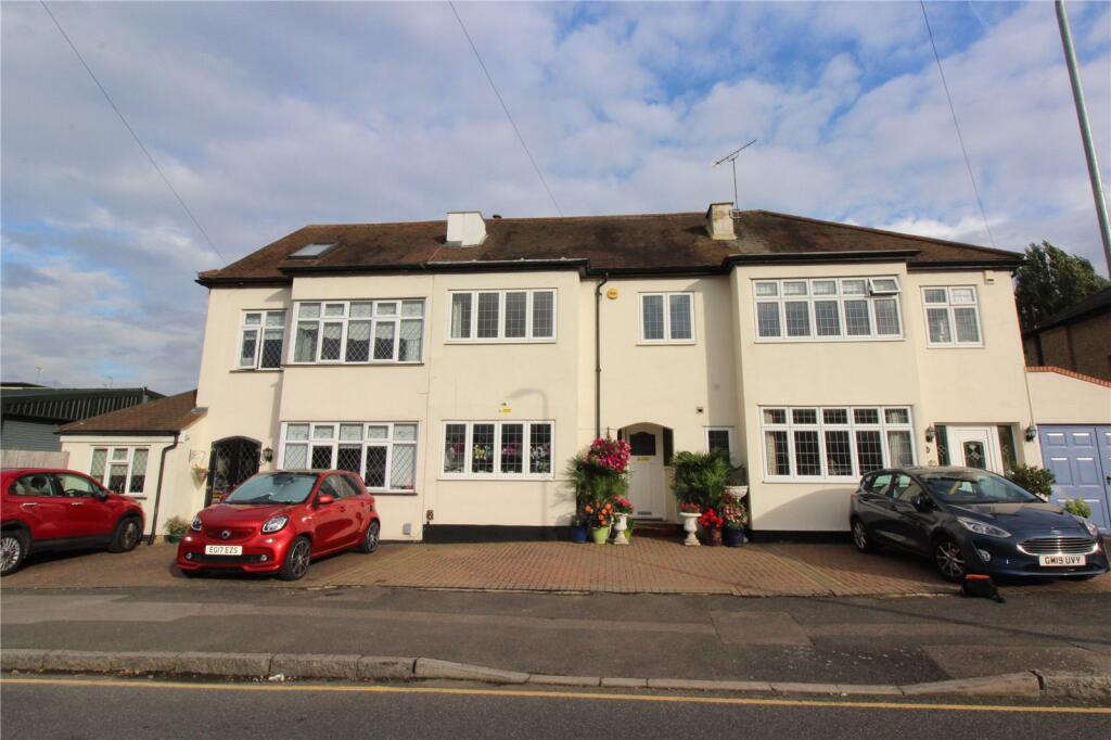 3 bed Mid Terraced House for rent in Upminster. From Beresfords - at Upminster