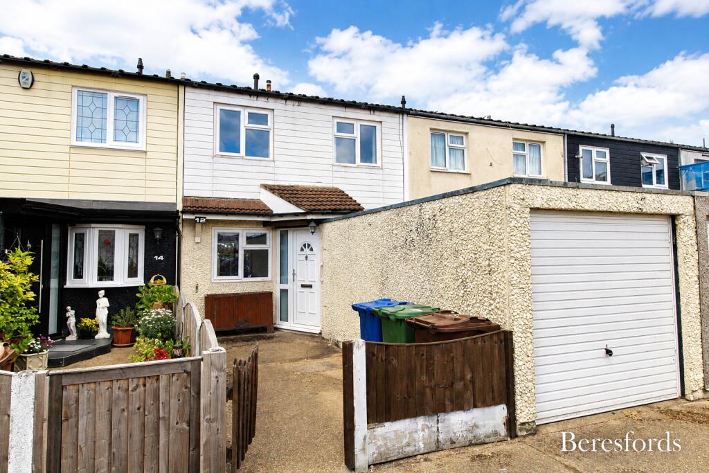 3 bed Mid Terraced House for rent in Aveley. From Beresfords - at Upminster 3 bed Mid Terraced House for rent in Aveley. From Beresfords - at Upminster