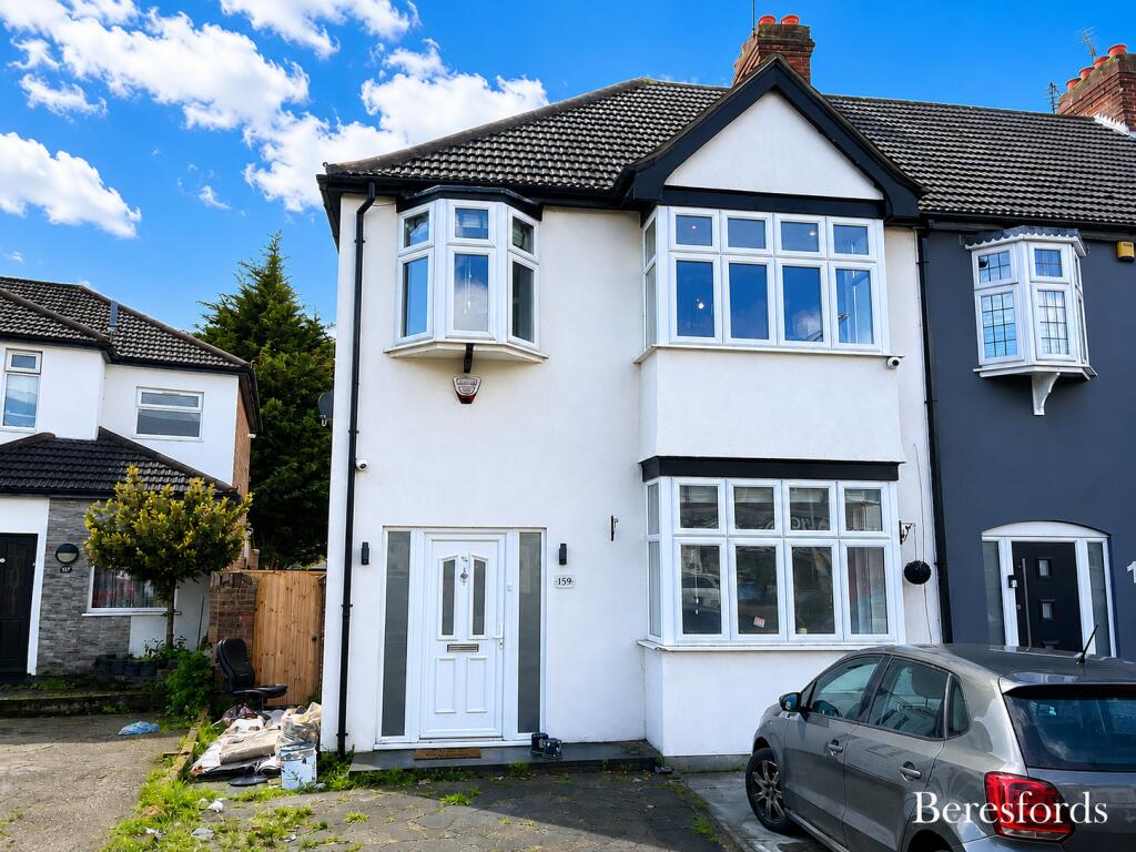 3 bed Semi Detached for rent in Hornchurch. From Beresfords - at Upminster