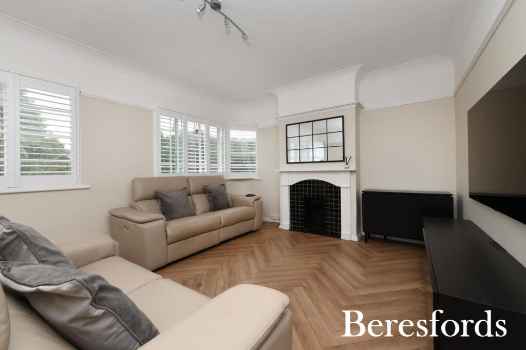 3 bed Apartment for rent in Upminster. From Beresfords - at Upminster