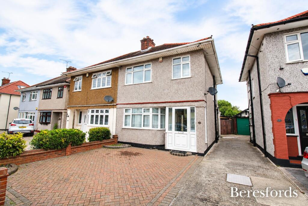 3 bed Semi Detached for rent in Romford. From Beresfords - at Upminster 3 bed Semi Detached for rent in Romford. From Beresfords - at Upminster