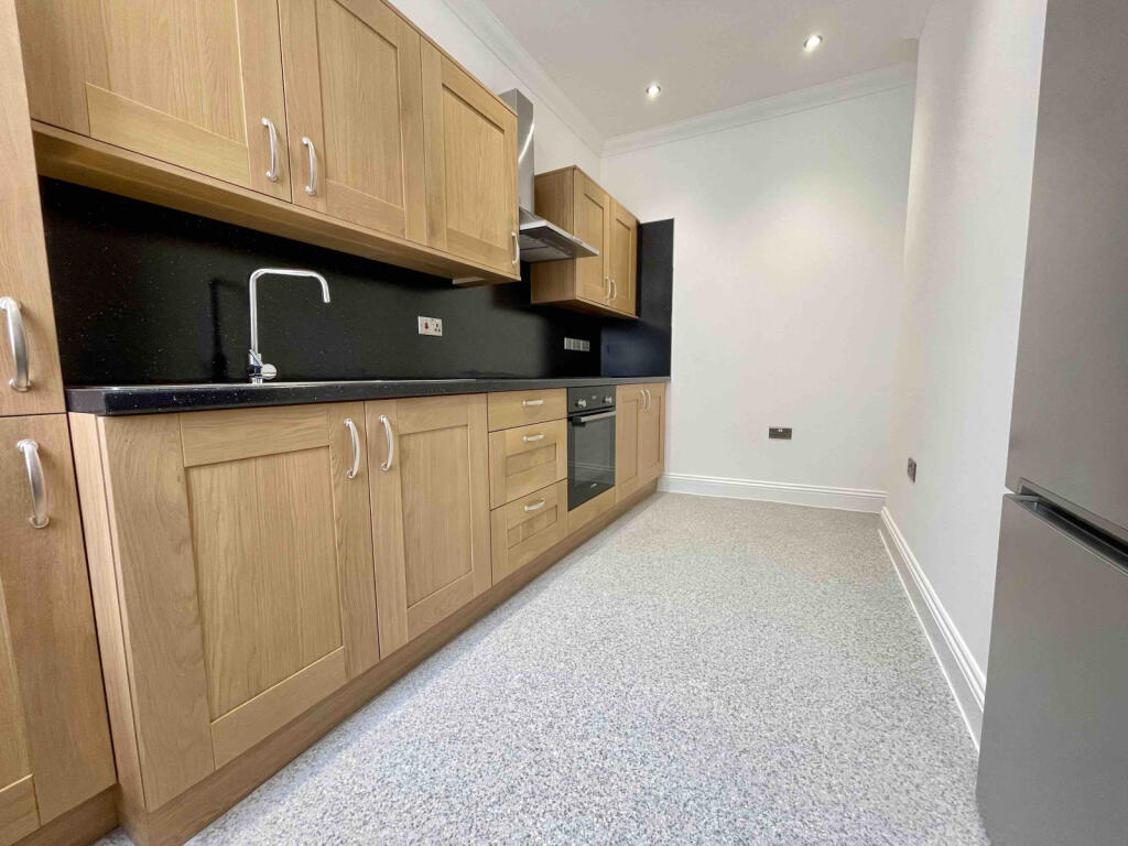 3 bed Flat for rent in Stratford. From bigmove estate agents - Hackney
