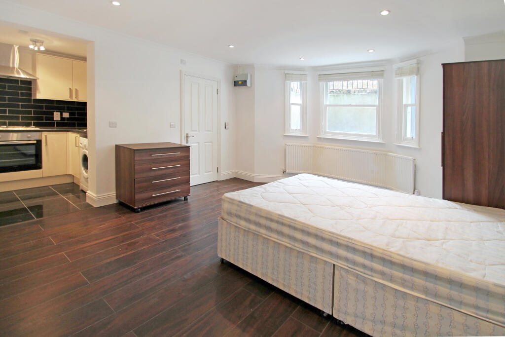 4 bed Apartment for rent in Hackney. From bigmove estate agents - Hackney