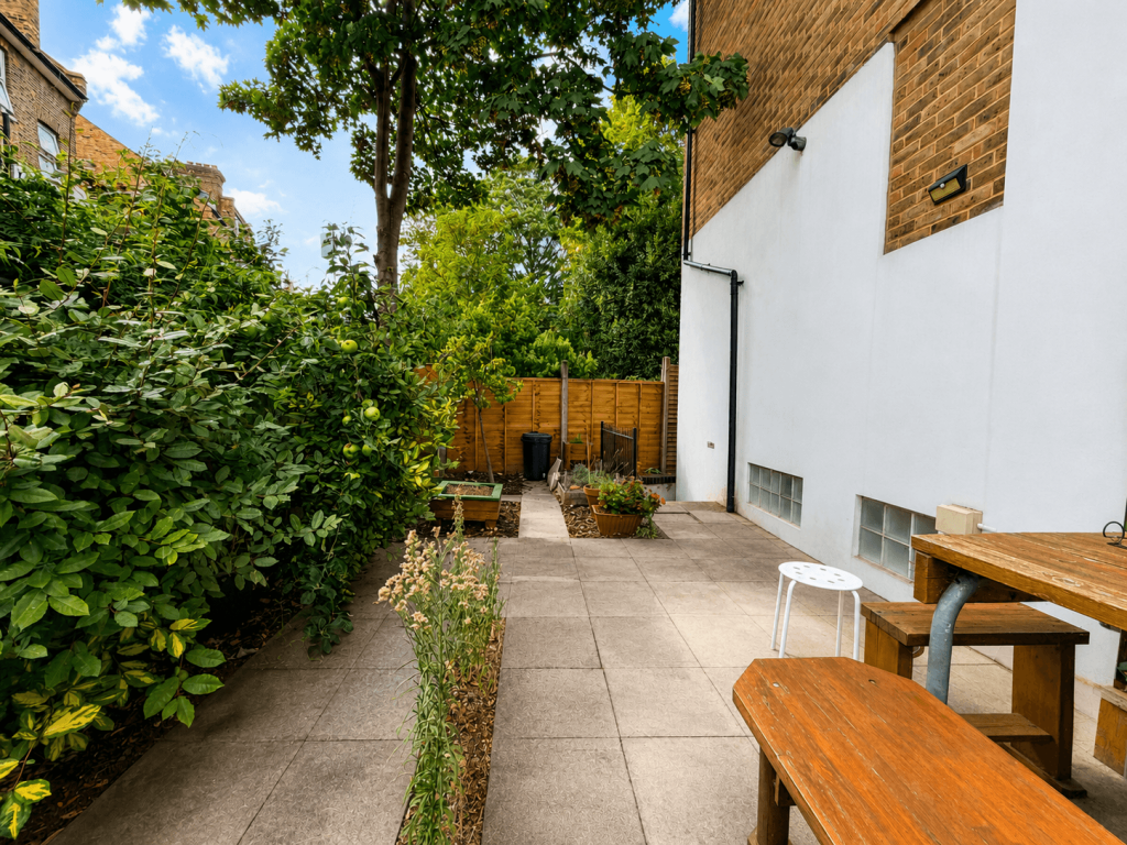 2 bed Apartment for rent in Hackney. From bigmove estate agents - Hackney 2 bed Apartment for rent in Hackney. From bigmove estate agents - Hackney