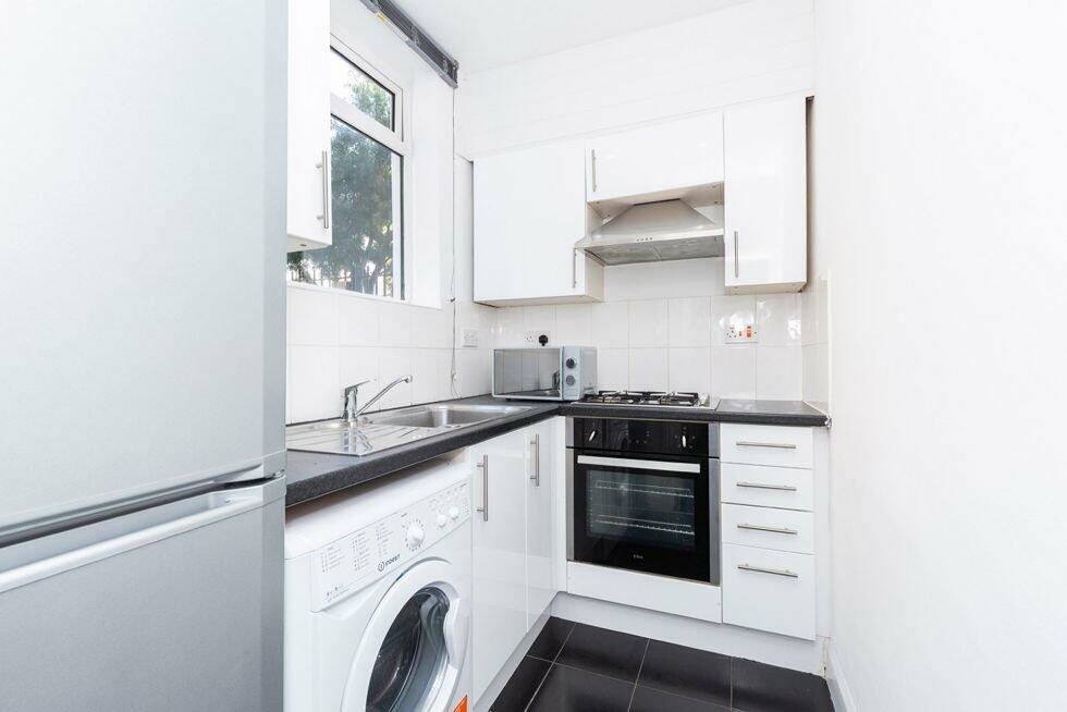 3 bed Flat for rent in Stepney. From Black Katz - Islington