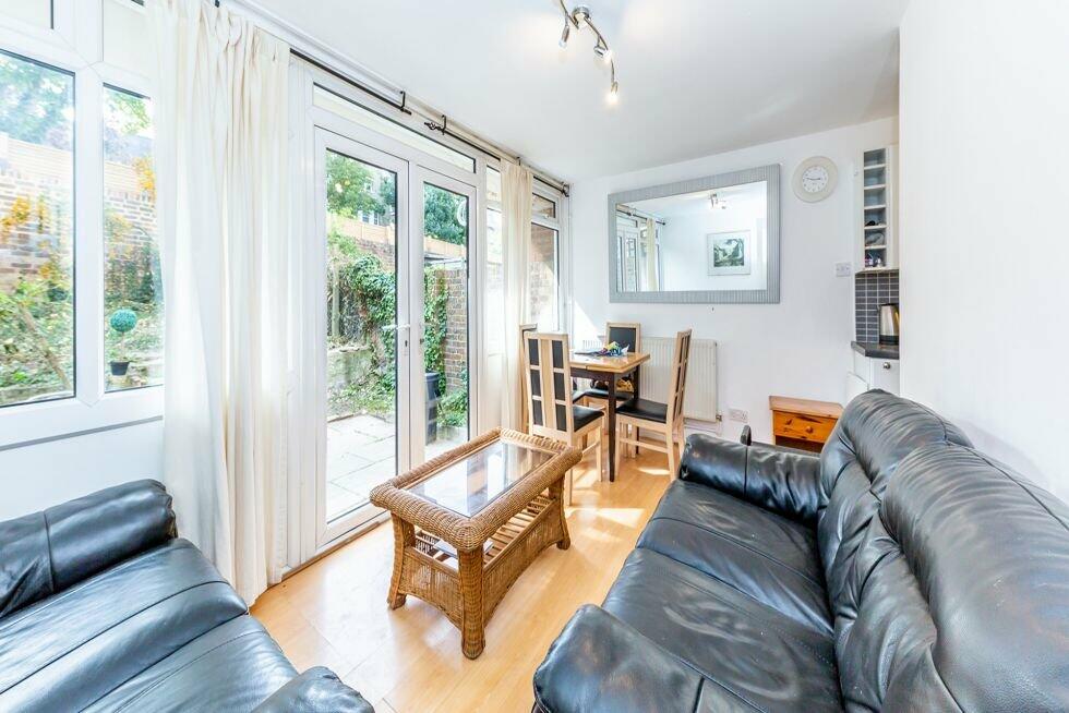 4 bed Mid Terraced House for rent in Camden Town. From Black Katz - Islington