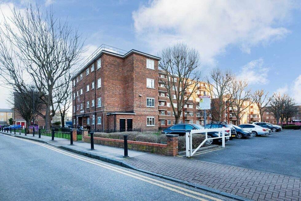 3 bed 1st Floor Flat for rent in Stepney. From Black Katz - Islington