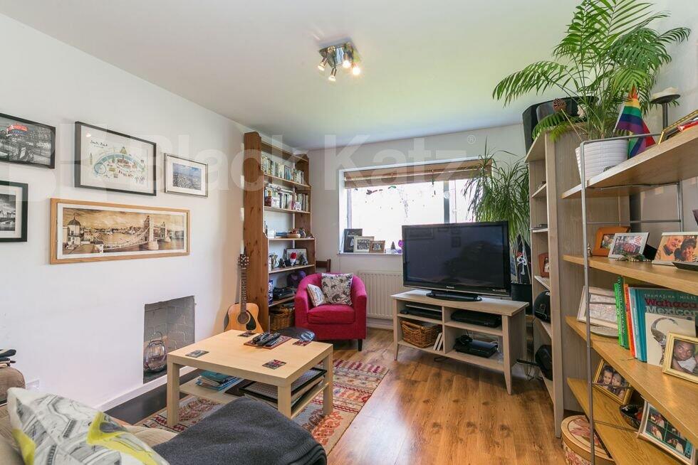 1 bed 1st Floor Flat for rent in Hornsey. From Black Katz - Islington