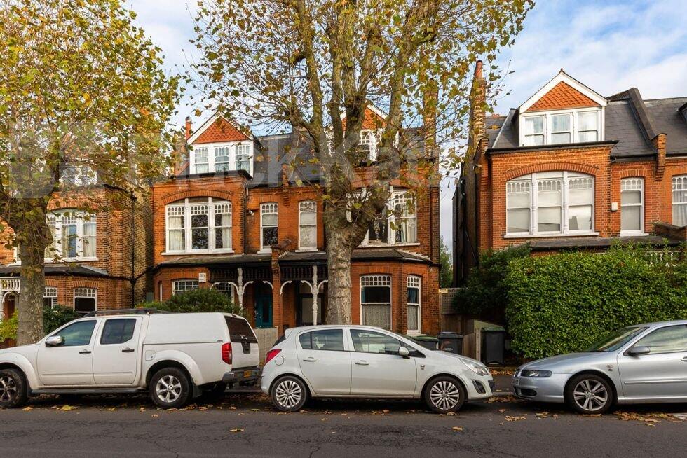 2 bed 1st Floor Flat for rent in Hornsey. From Black Katz - Islington