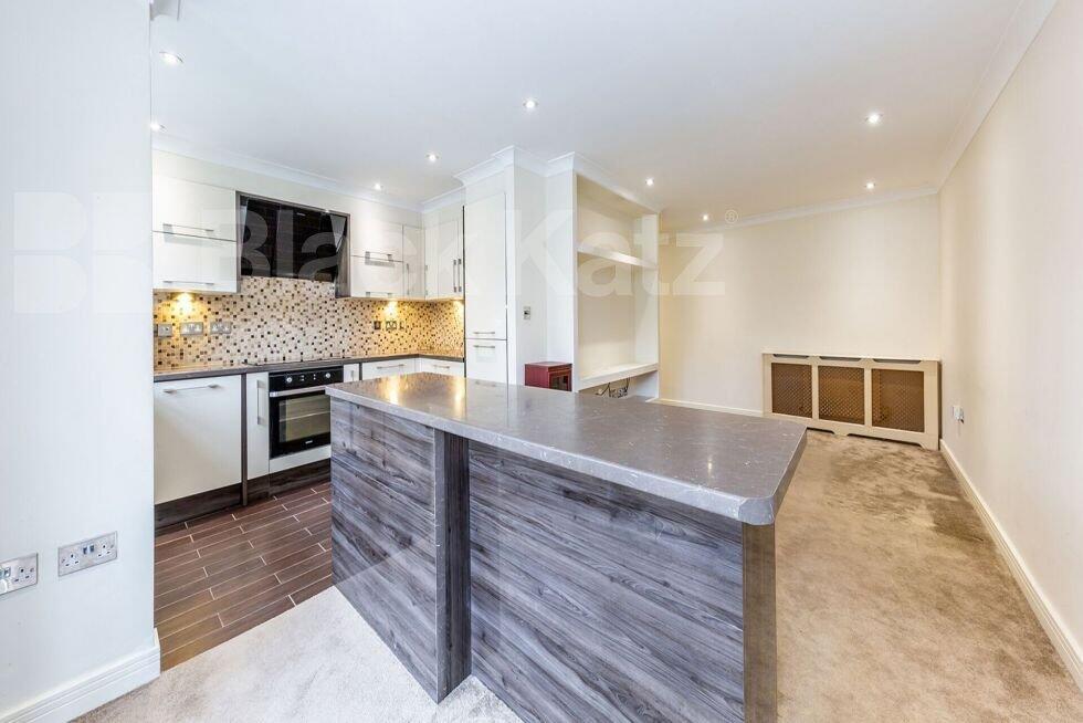 2 bed 1st Floor Flat for rent in Friern Barnet. From Black Katz - Islington