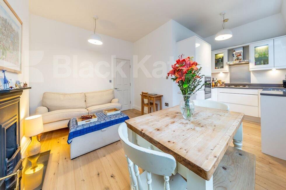 2 bed 1st Floor Flat for rent in Islington. From Black Katz - Islington