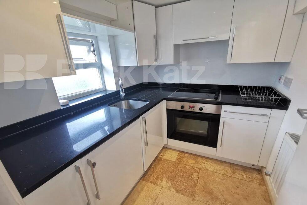2 bed 1st Floor Flat for rent in Hornsey. From Black Katz - Islington
