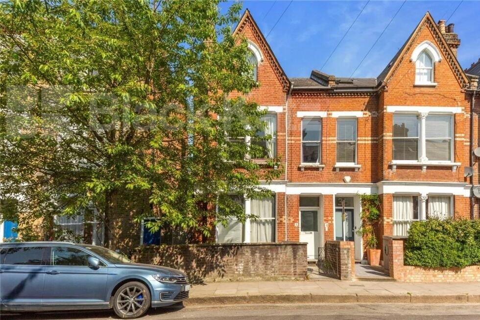 4 bed 1st Floor Flat for rent in Hornsey. From Black Katz - Islington