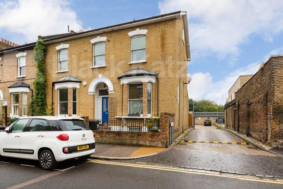 1 bed 1st Floor Flat for rent in Hackney. From Black Katz - Islington