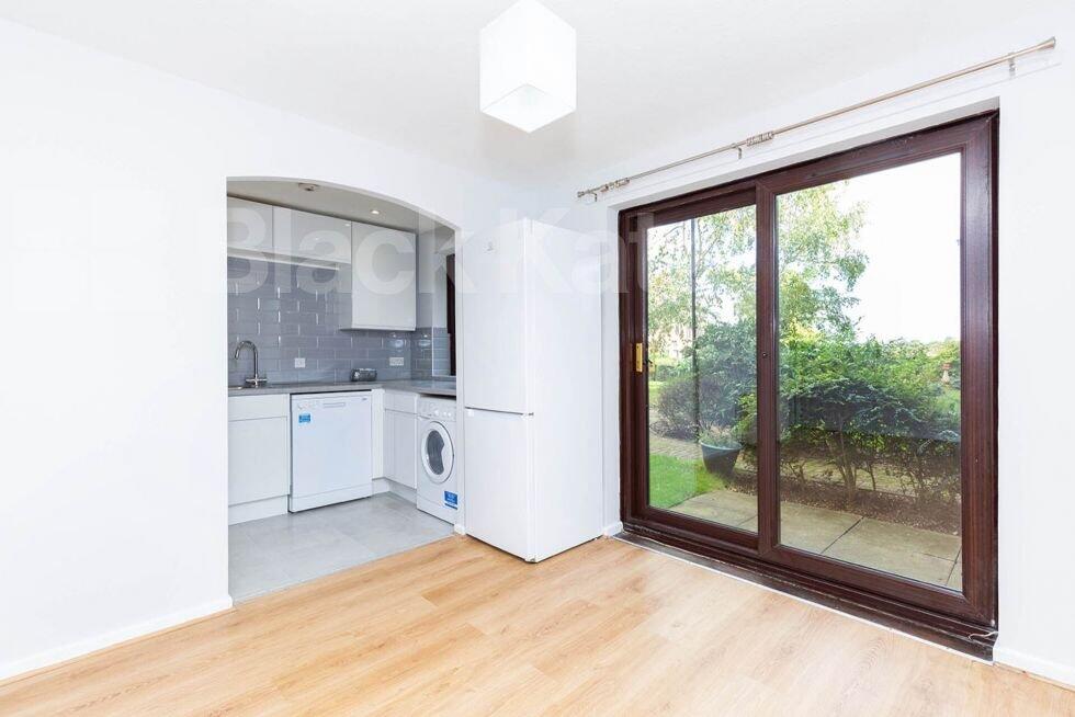 2 bed 1st Floor Flat for rent in Hackney. From Black Katz - Islington