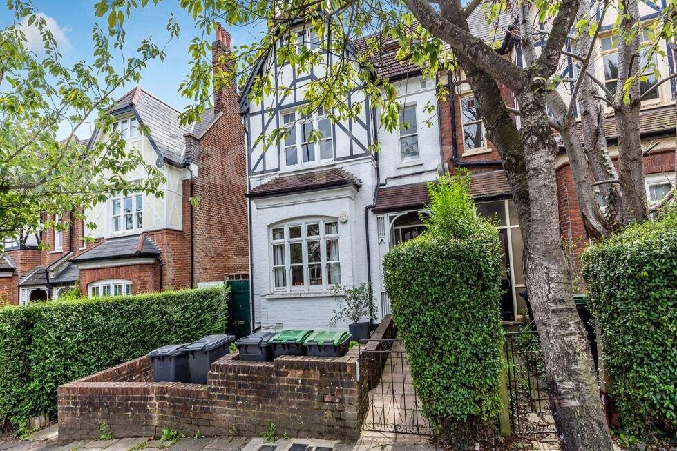 3 bed 1st Floor Flat for rent in Hornsey. From Black Katz - Islington