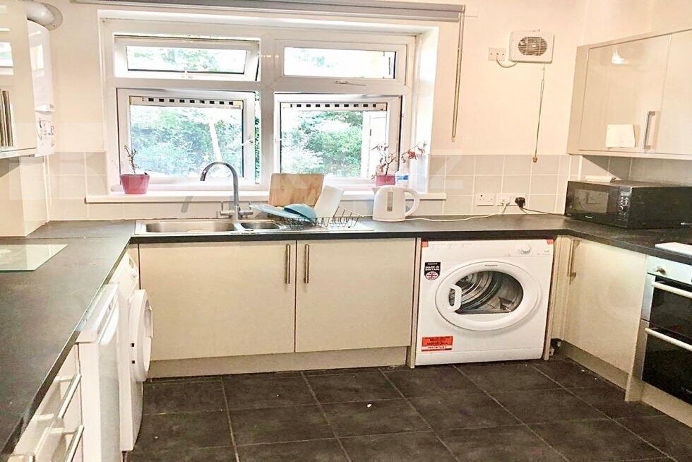 4 bed 1st Floor Flat for rent in Camden Town. From Black Katz - Islington