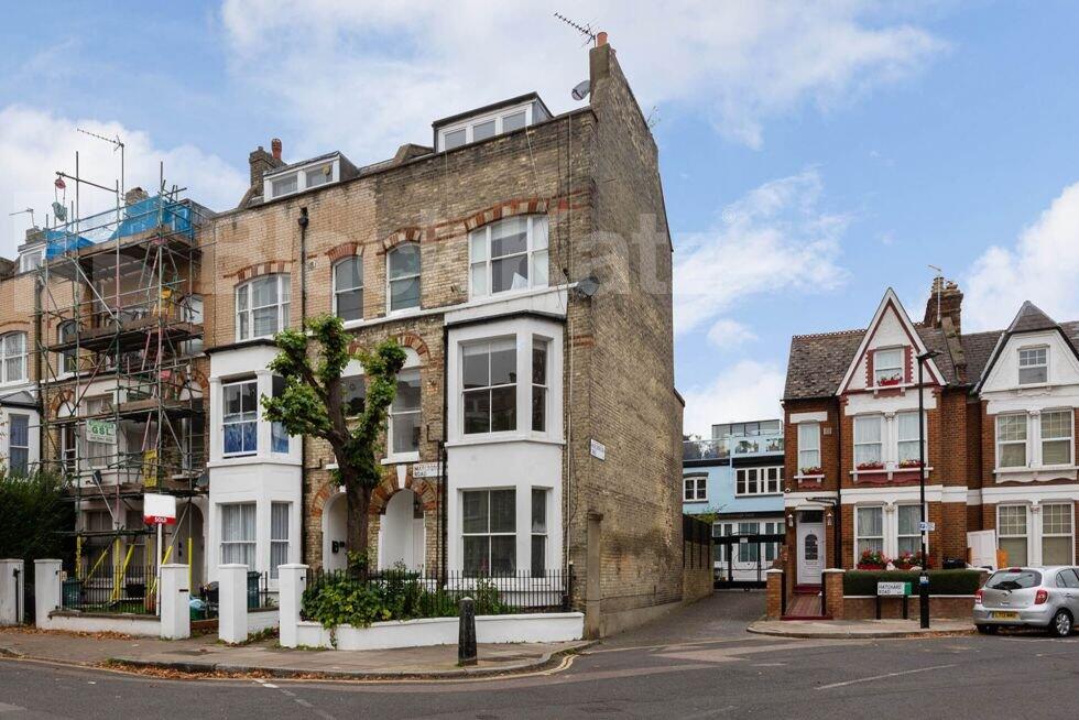 6 bed 1st Floor Flat for rent in Hornsey. From Black Katz - Islington