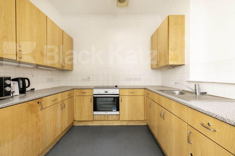 5 bed 1st Floor Flat for rent in Stoke Newington. From Black Katz - Islington