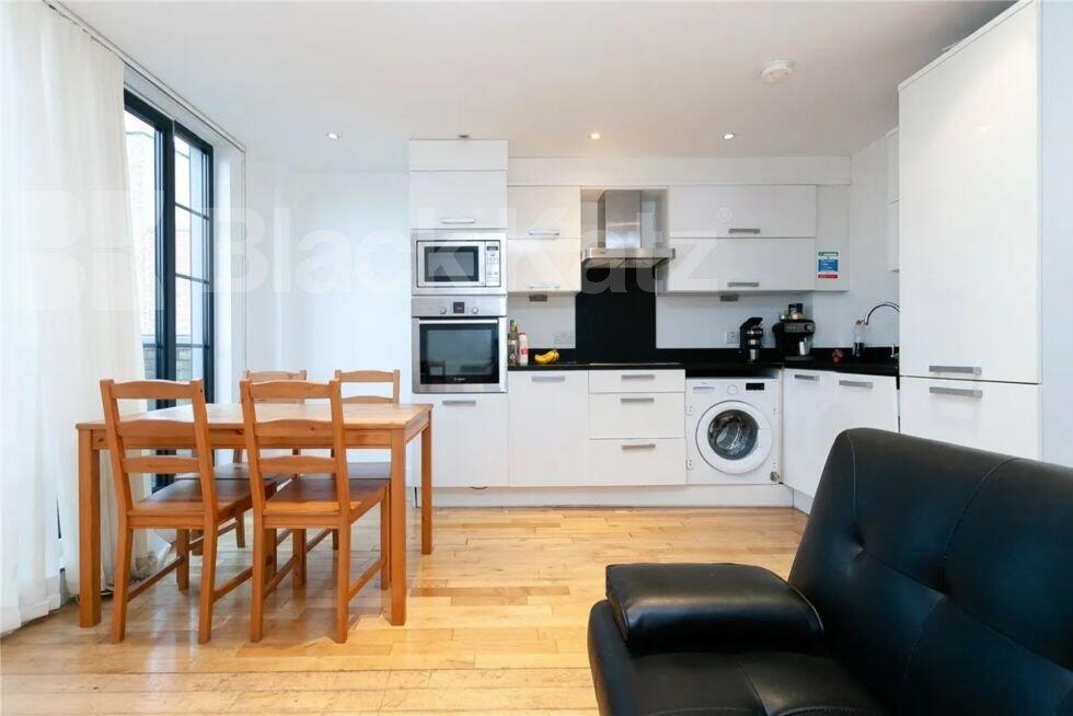 2 bed 1st Floor Flat for rent in Camden Town. From Black Katz - Islington