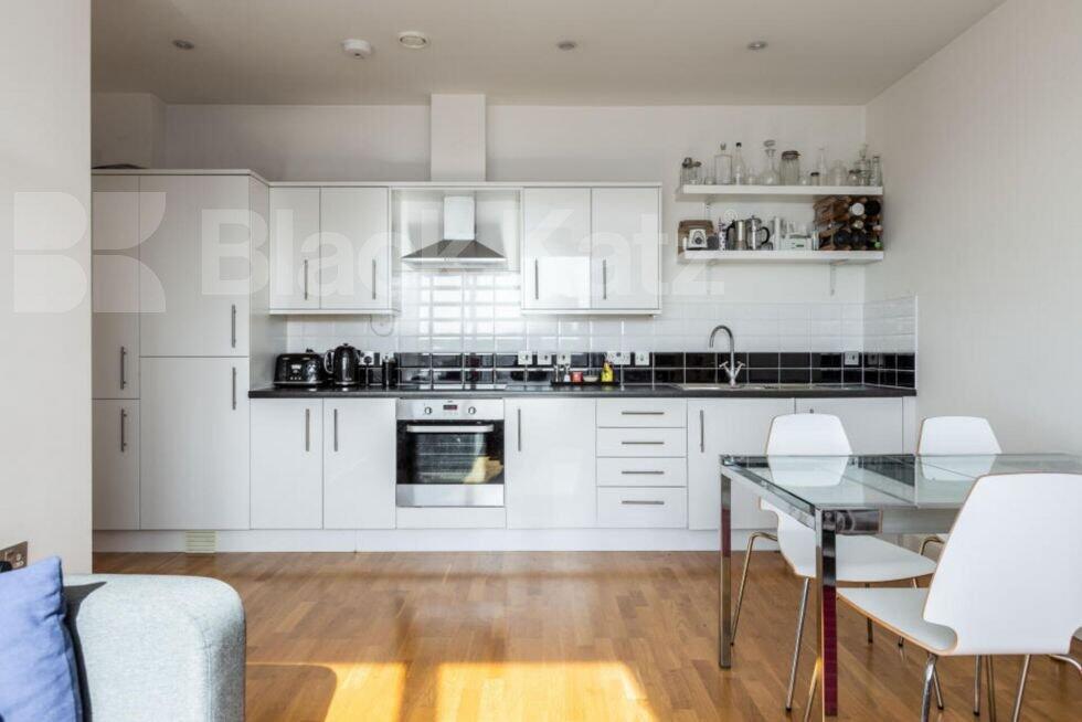 3 bed 1st Floor Flat for rent in Stoke Newington. From Black Katz - Islington