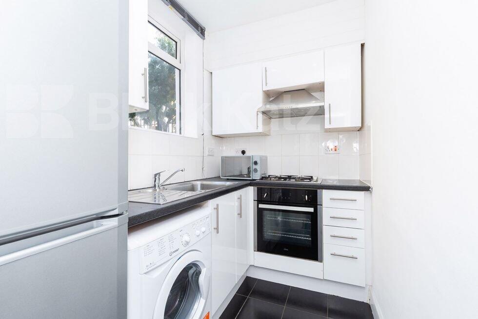 3 bed 1st Floor Flat for rent in Stepney. From Black Katz - Islington 3 bed 1st Floor Flat for rent in Stepney. From Black Katz - Islington