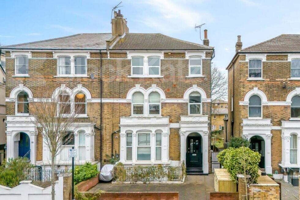2 bed 1st Floor Flat for rent in Stoke Newington. From Black Katz - Islington