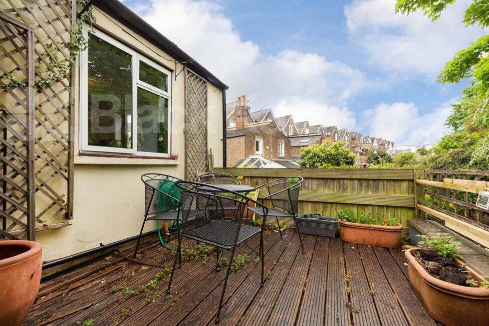 3 bed 1st Floor Flat for rent in Stoke Newington. From Black Katz - Islington