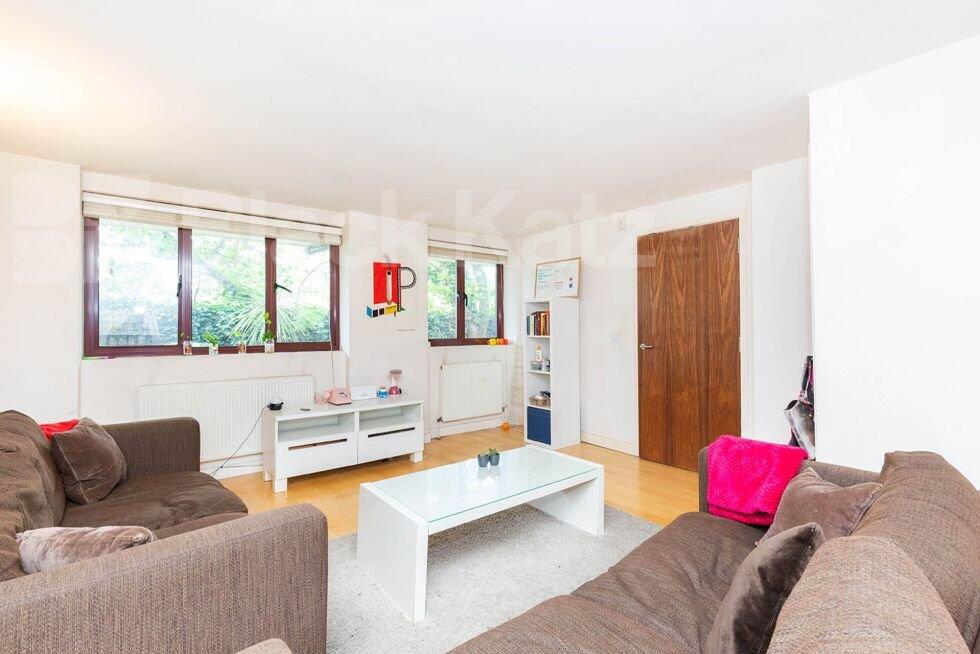 3 bed 1st Floor Flat for rent in Islington. From Black Katz - Islington