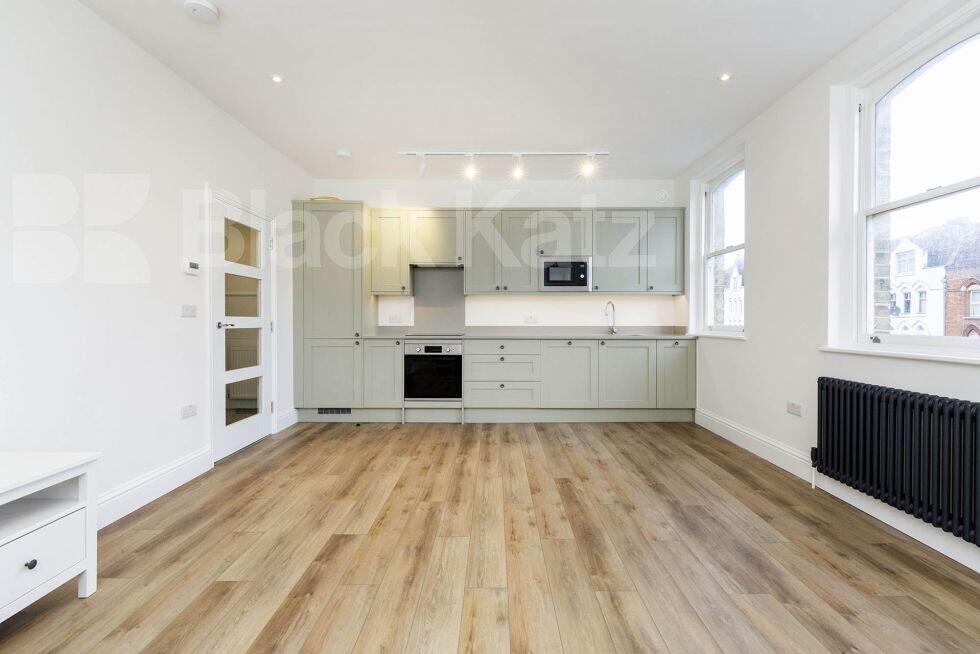 2 bed 1st Floor Flat for rent in Hornsey. From Black Katz - Islington