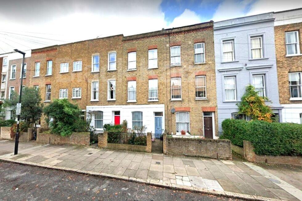 3 bed 1st Floor Flat for rent in Stoke Newington. From Black Katz - Islington