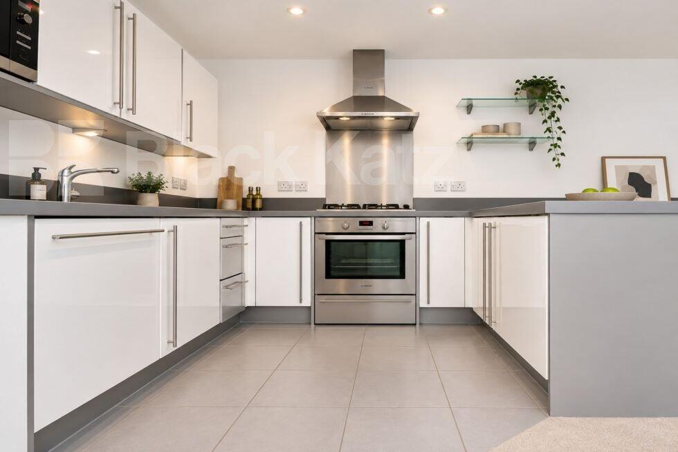 3 bed 1st Floor Flat for rent in Islington. From Black Katz - Islington
