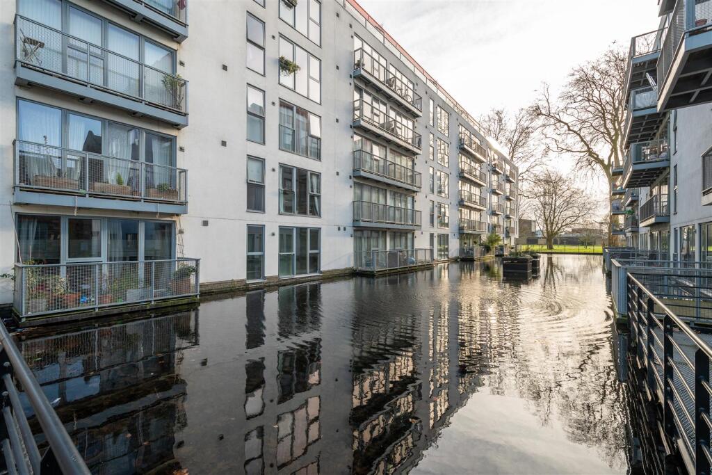 3 bed 1st Floor Flat for rent in Stoke Newington. From BlakeStanley Estate Agents - Clapton