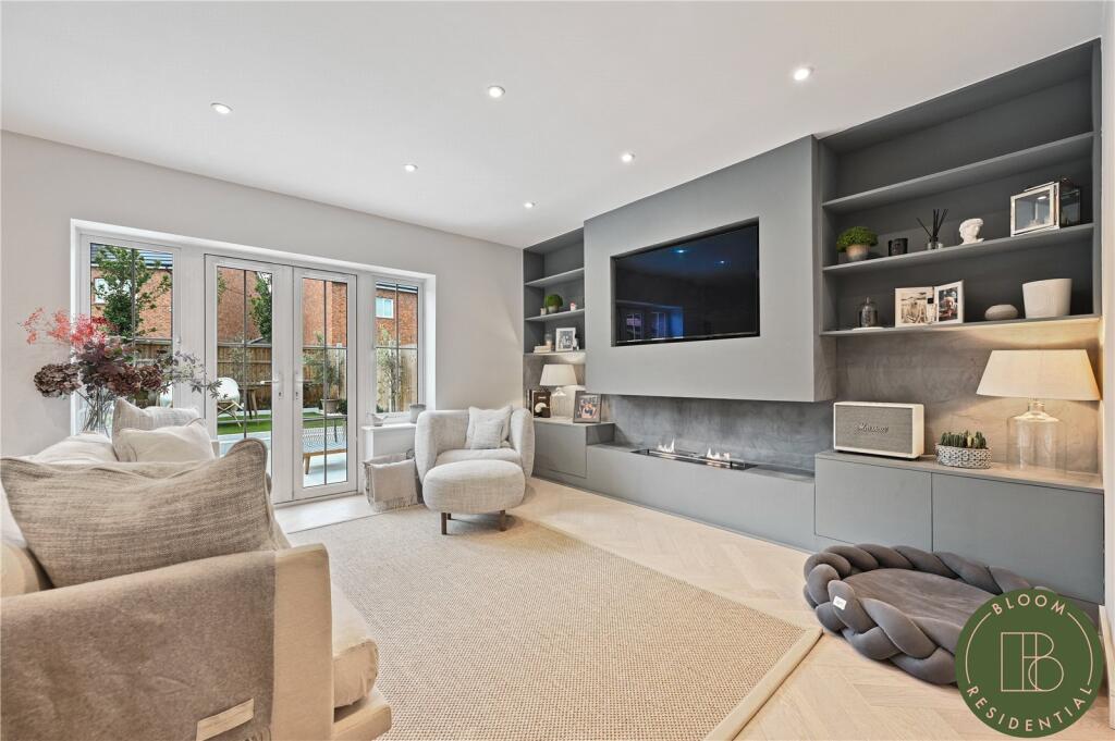 2 bed End of Terrace for rent in Crews Hill. From Bloom Residential - London