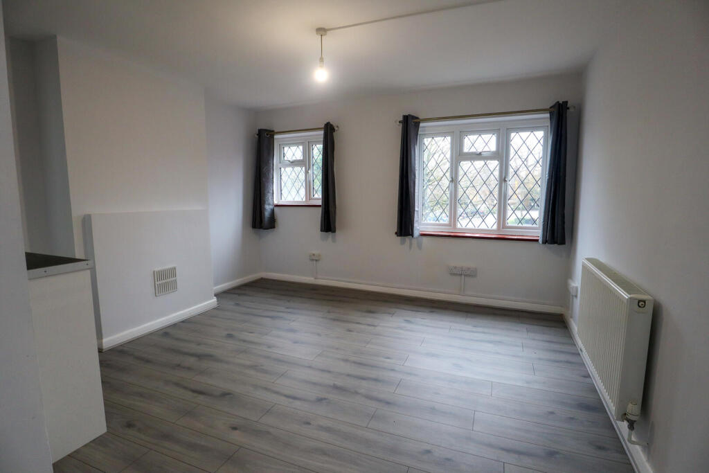 3 bed Apartment for rent in Coulsdon. From Bond & Sherwill - Coulsdon 3 bed Apartment for rent in Coulsdon. From Bond & Sherwill - Coulsdon