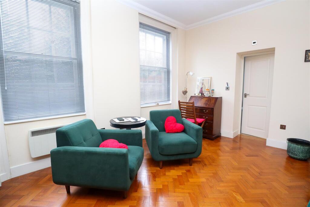 4 bed Studio for rent in Purley. From Bond & Sherwill - Coulsdon