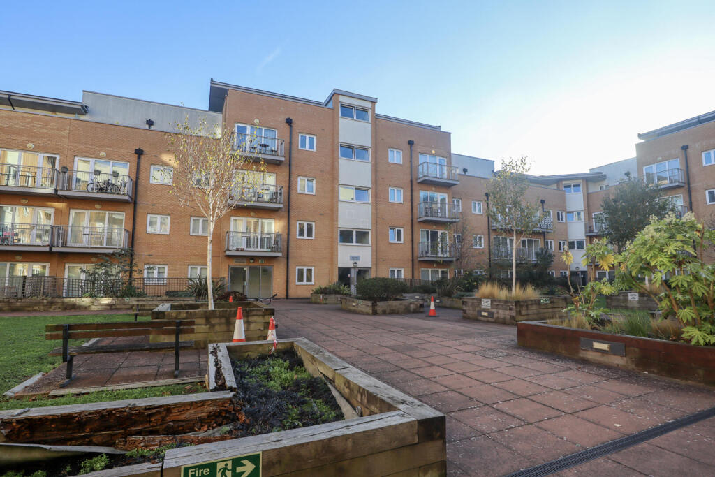 1 bed Apartment for rent in Croydon. From Bond & Sherwill - Coulsdon