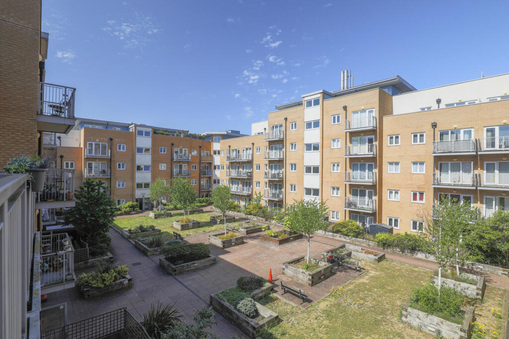 2 bed Apartment for rent in Croydon. From Bond & Sherwill - Coulsdon 2 bed Apartment for rent in Croydon. From Bond & Sherwill - Coulsdon