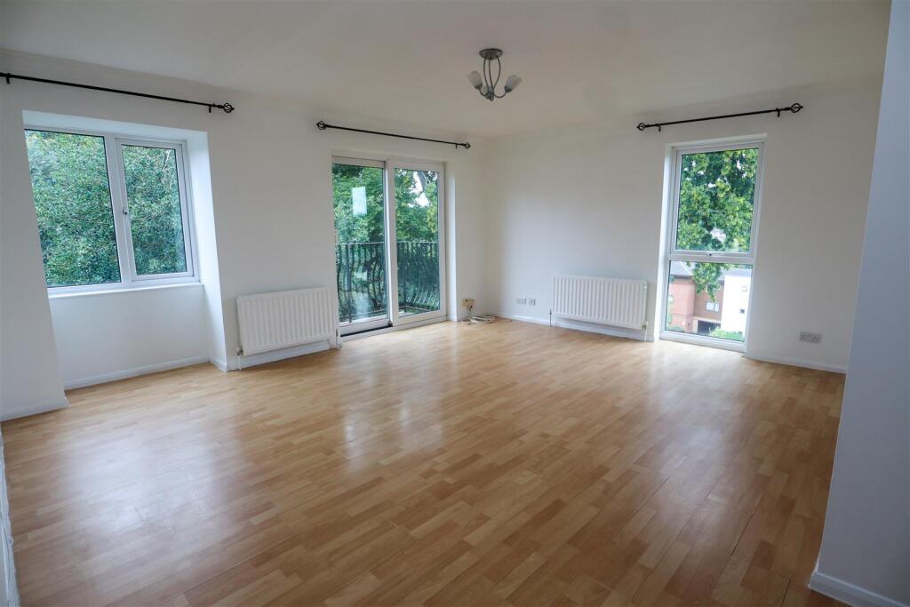 2 bed Apartment for rent in Purley. From Bond & Sherwill - Coulsdon