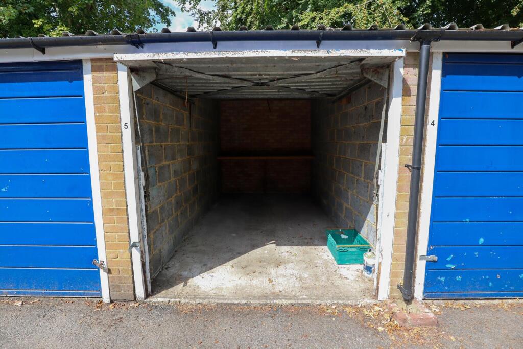 4 bed Garages for rent in Caterham. From Bond & Sherwill - Coulsdon 4 bed Garages for rent in Caterham. From Bond & Sherwill - Coulsdon