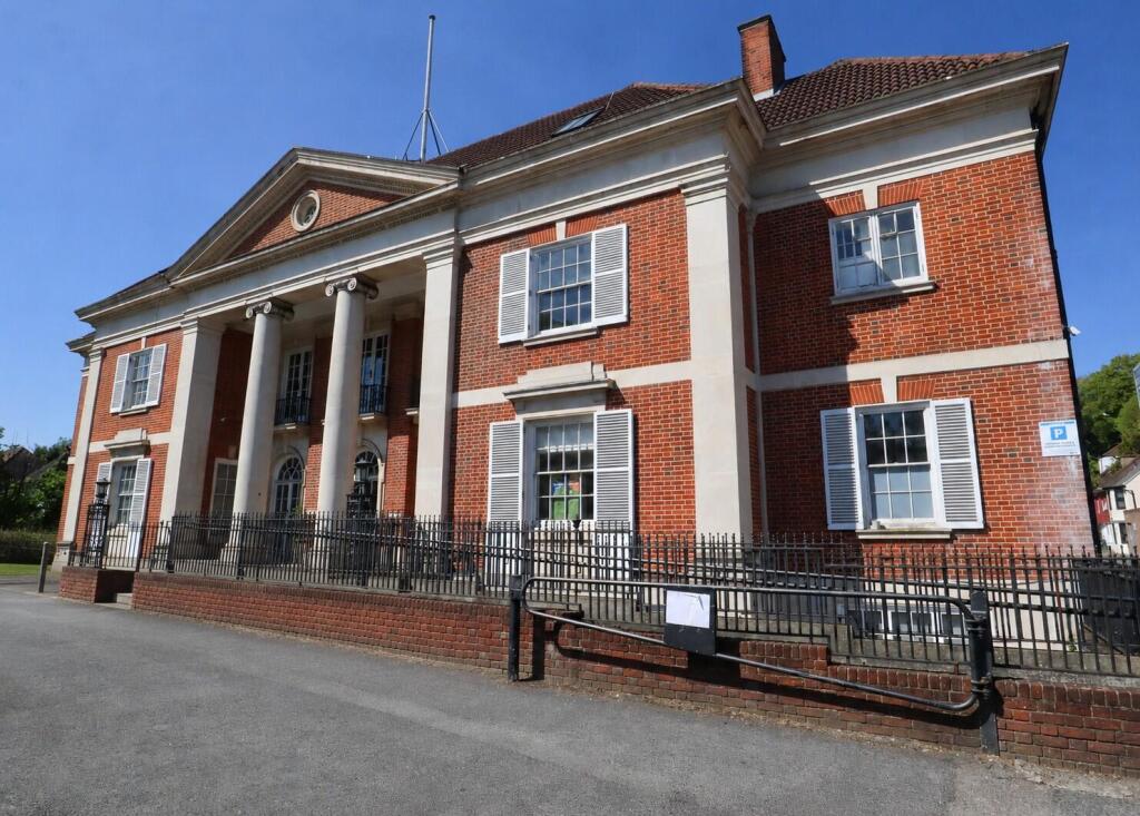 3 bed Apartment for rent in Purley. From Bond & Sherwill - Coulsdon 3 bed Apartment for rent in Purley. From Bond & Sherwill - Coulsdon