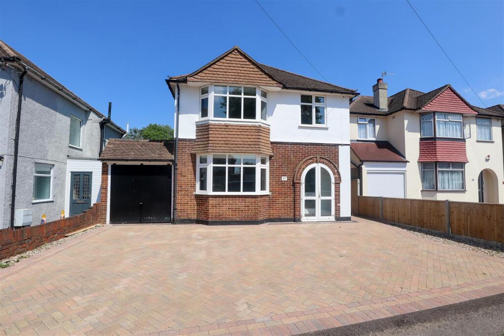3 bed Detached for rent in Coulsdon. From Bond & Sherwill - Coulsdon 3 bed Detached for rent in Coulsdon. From Bond & Sherwill - Coulsdon