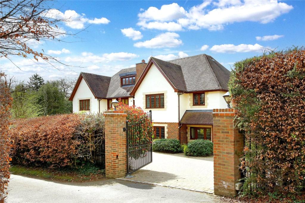 7 bed Detached House for rent in Beaconsfield. From Bovingdons - Beaconsfield