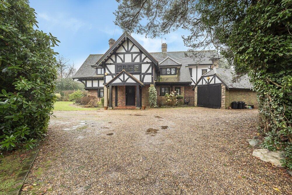 5 bed Detached House for rent in Amersham. From Bovingdons - Beaconsfield