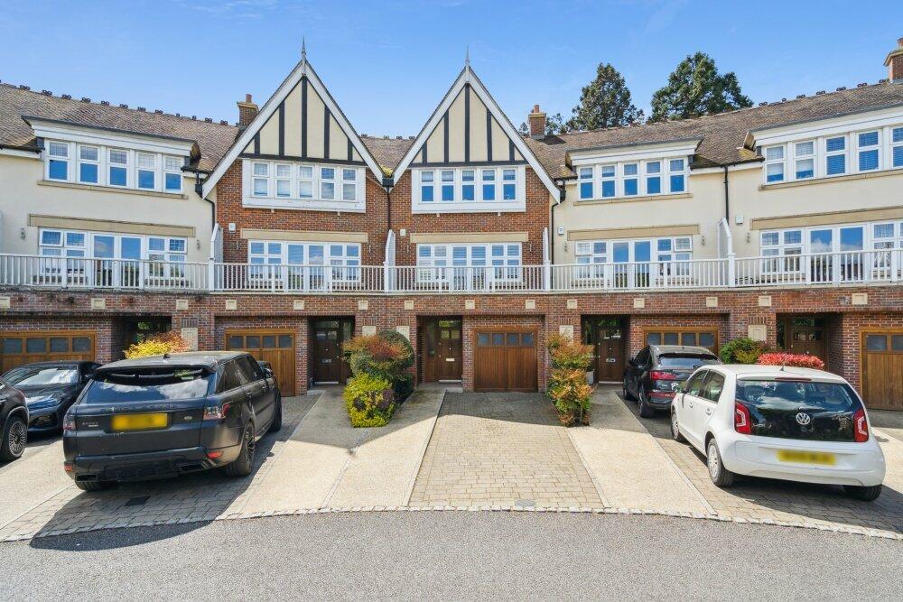 4 bed Mid Terraced House for rent in Beaconsfield. From Bovingdons - Beaconsfield